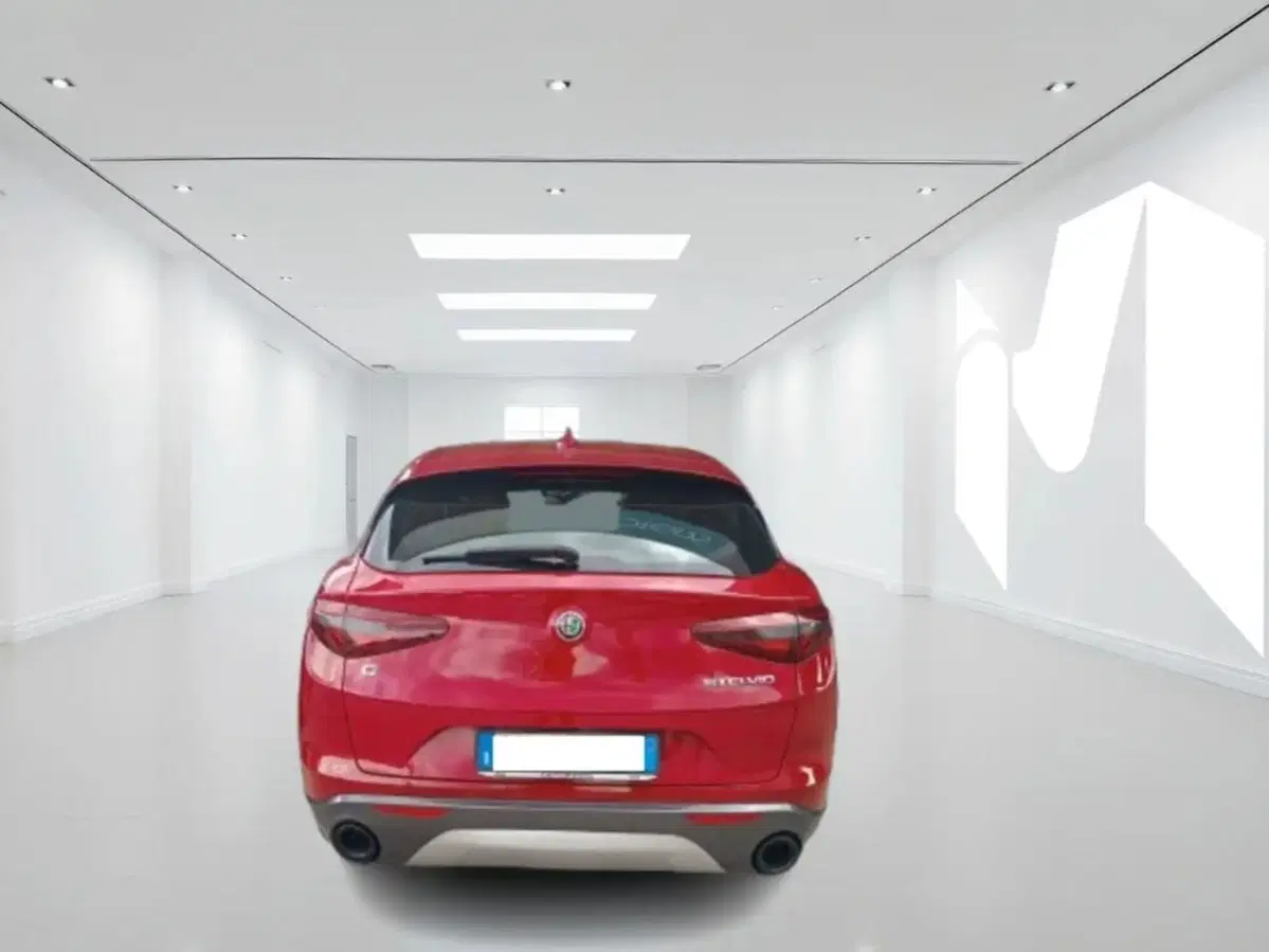 Alfa Romeo Stelvio usata a Latina (7)