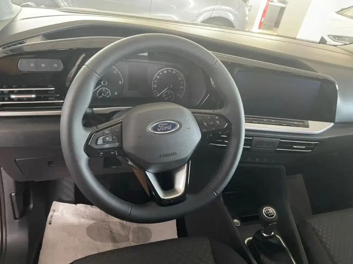 Ford Tourneo Connect nuova a Latina (5)