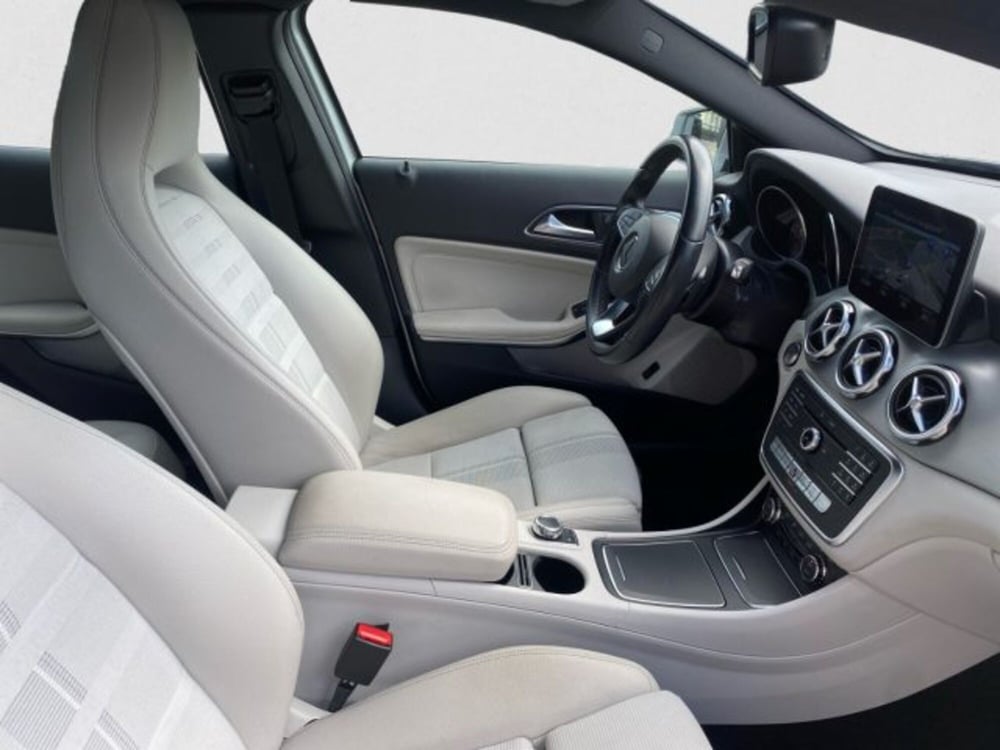 Mercedes-Benz GLA SUV usata a Livorno (11)