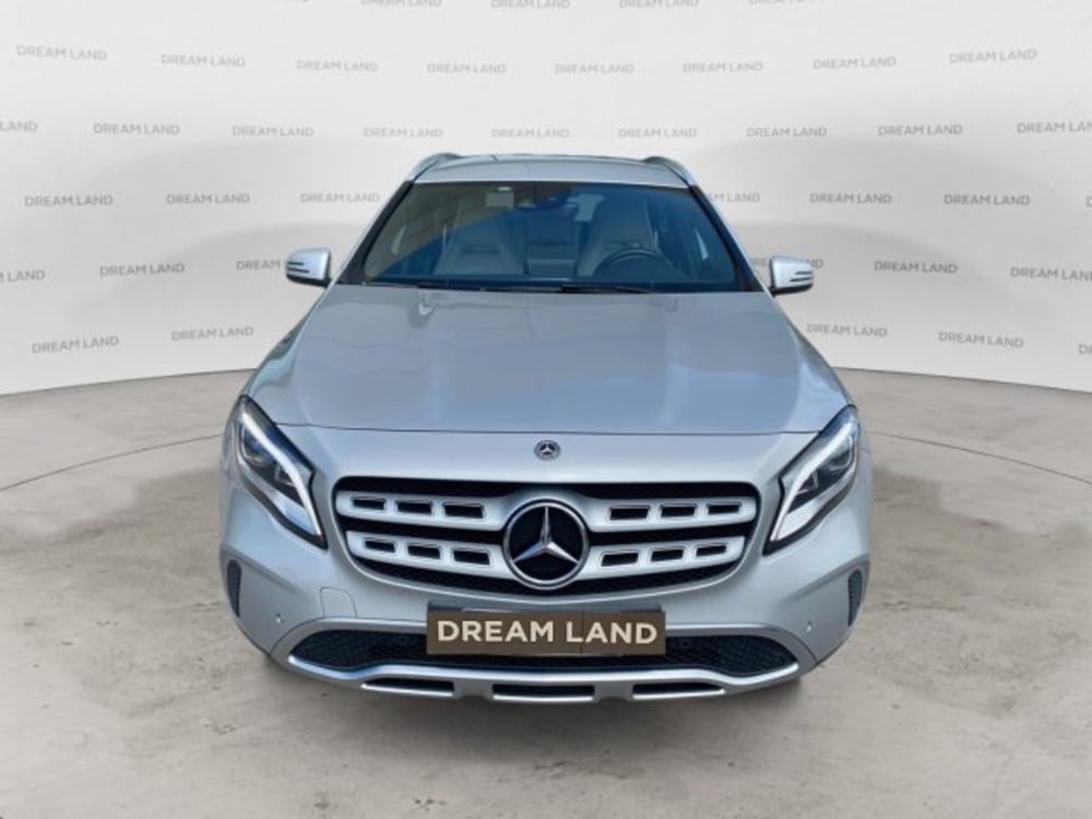Mercedes-Benz GLA SUV usata a Livorno (2)