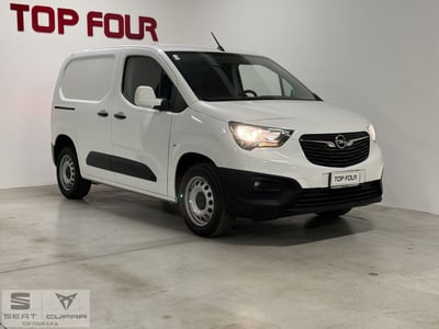 Opel Combo Furgone Cargo 1.5 Diesel 100CV PC 650kg Essentia del 2021 usata a Cuneo
