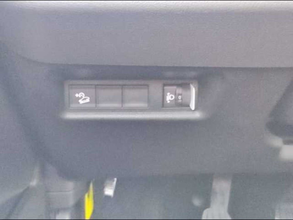 Jeep Avenger nuova a Latina (16)