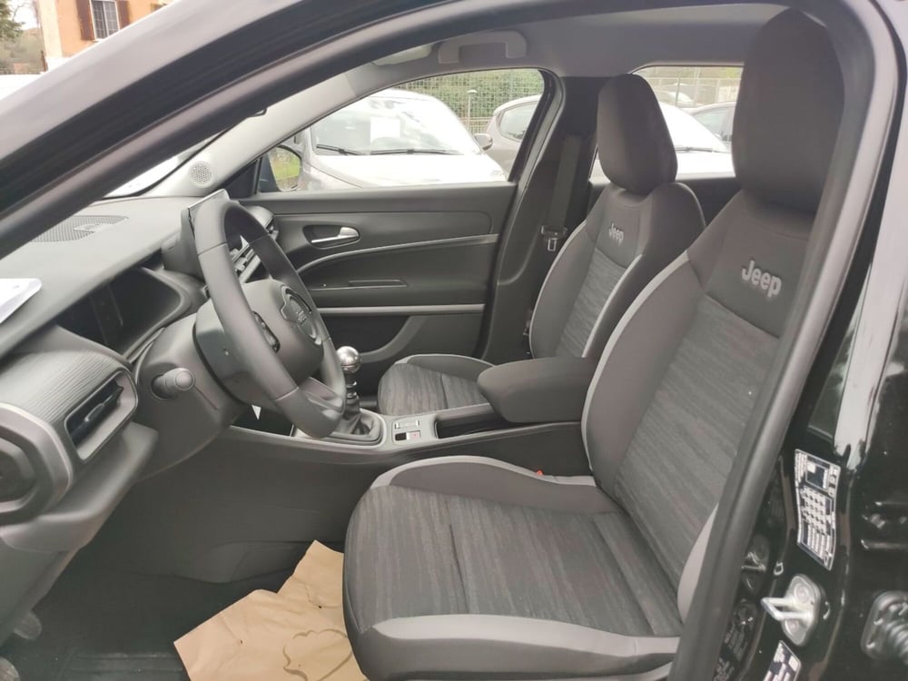 Jeep Avenger nuova a Latina (13)