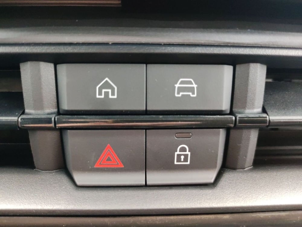 Jeep Avenger nuova a Latina (16)