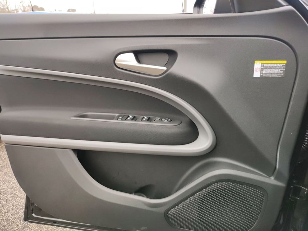 Jeep Avenger nuova a Latina (20)