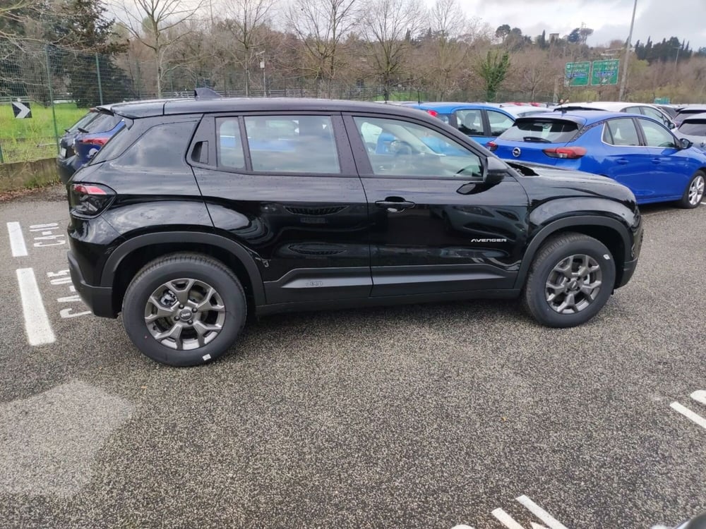 Jeep Avenger nuova a Latina (7)