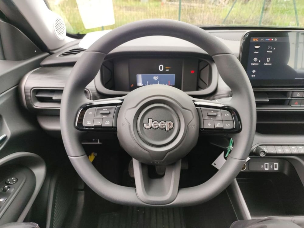 Jeep Avenger nuova a Latina (15)