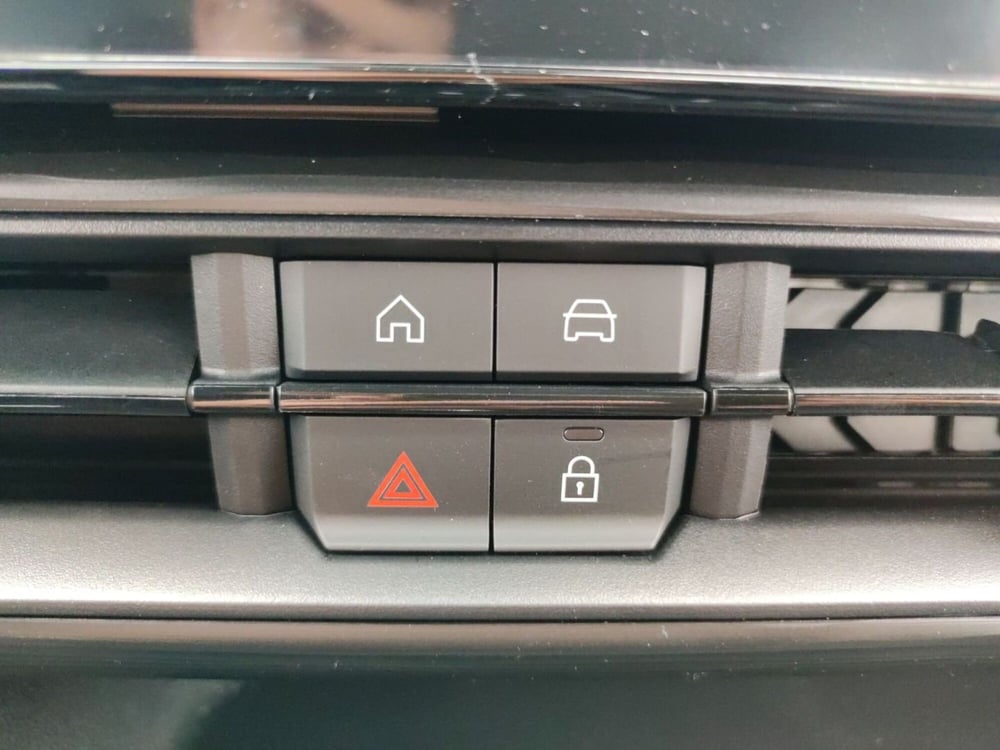 Jeep Avenger nuova a Latina (16)