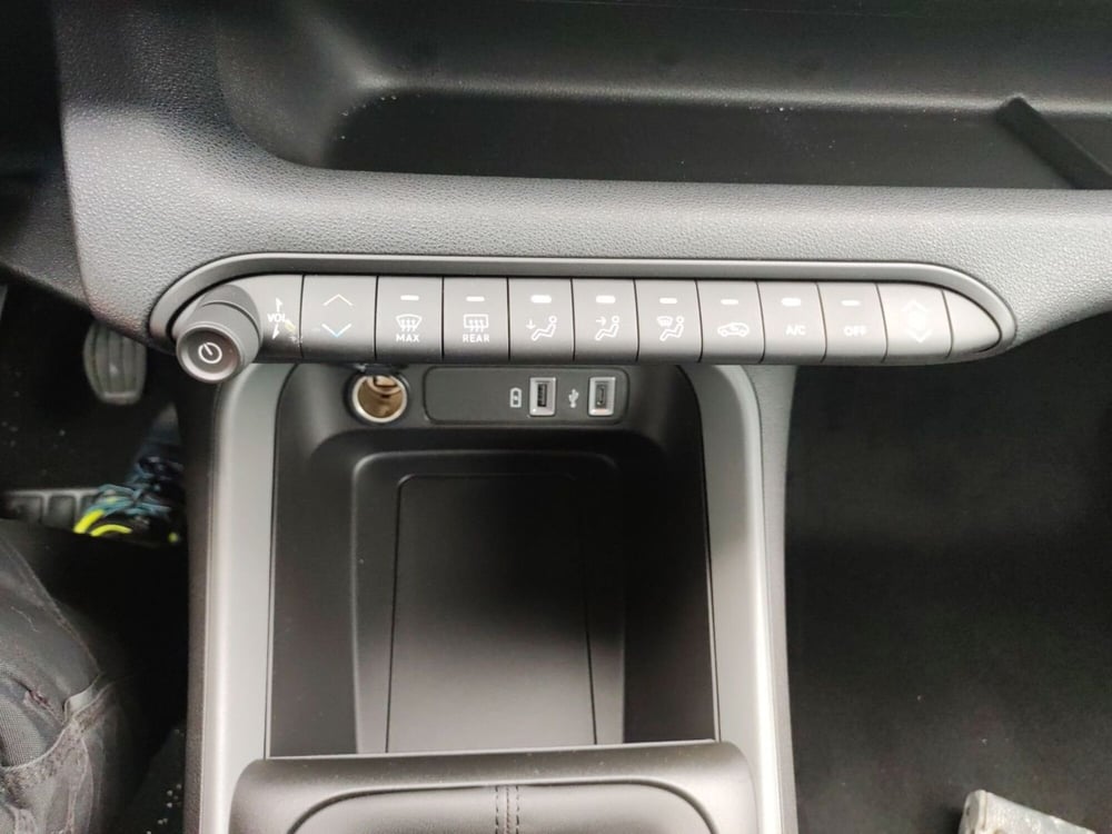 Jeep Avenger nuova a Latina (18)