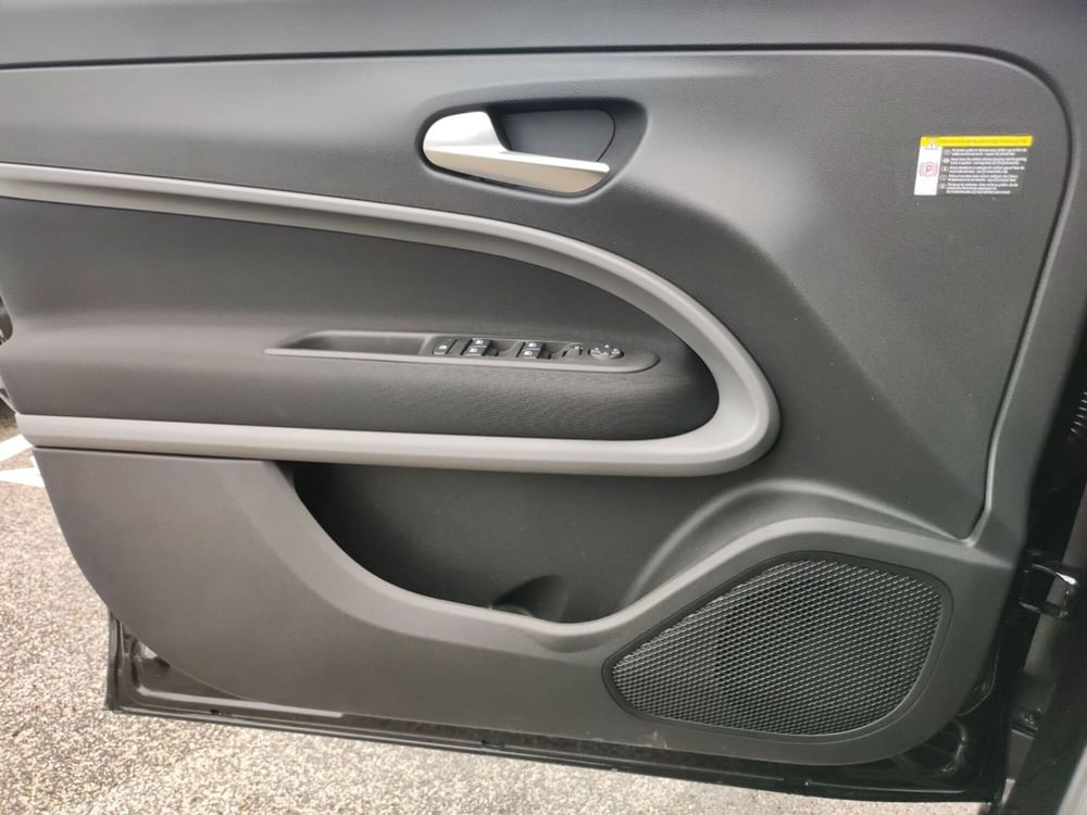 Jeep Avenger nuova a Latina (20)