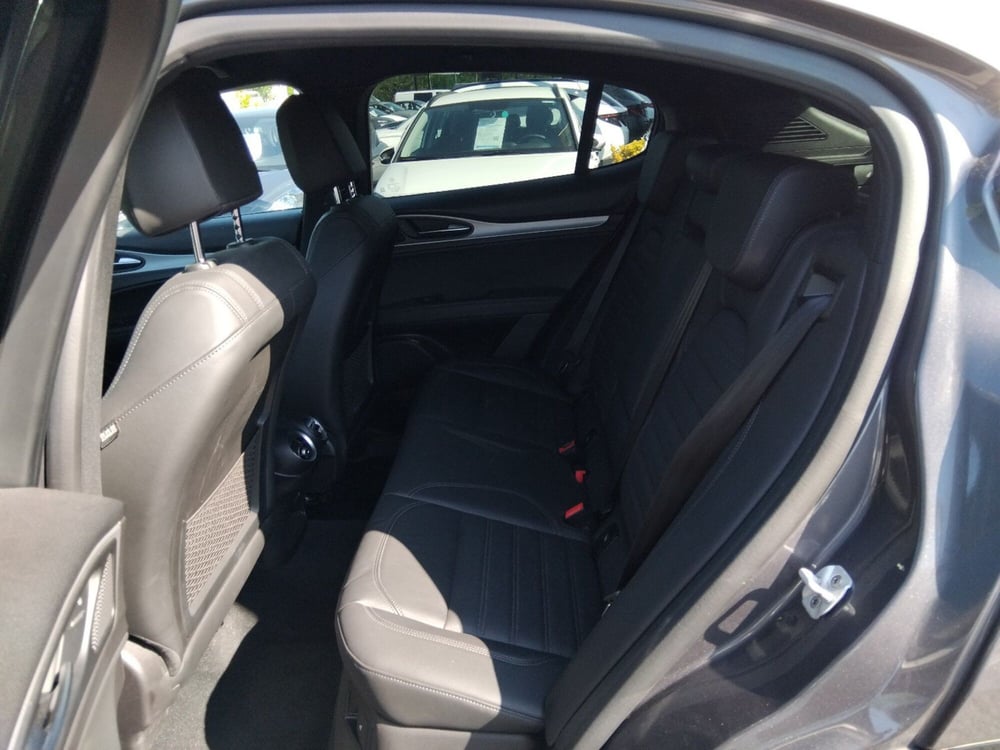 Alfa Romeo Stelvio usata a Latina (13)