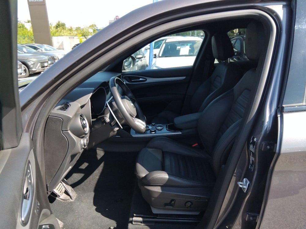 Alfa Romeo Stelvio usata a Latina (14)