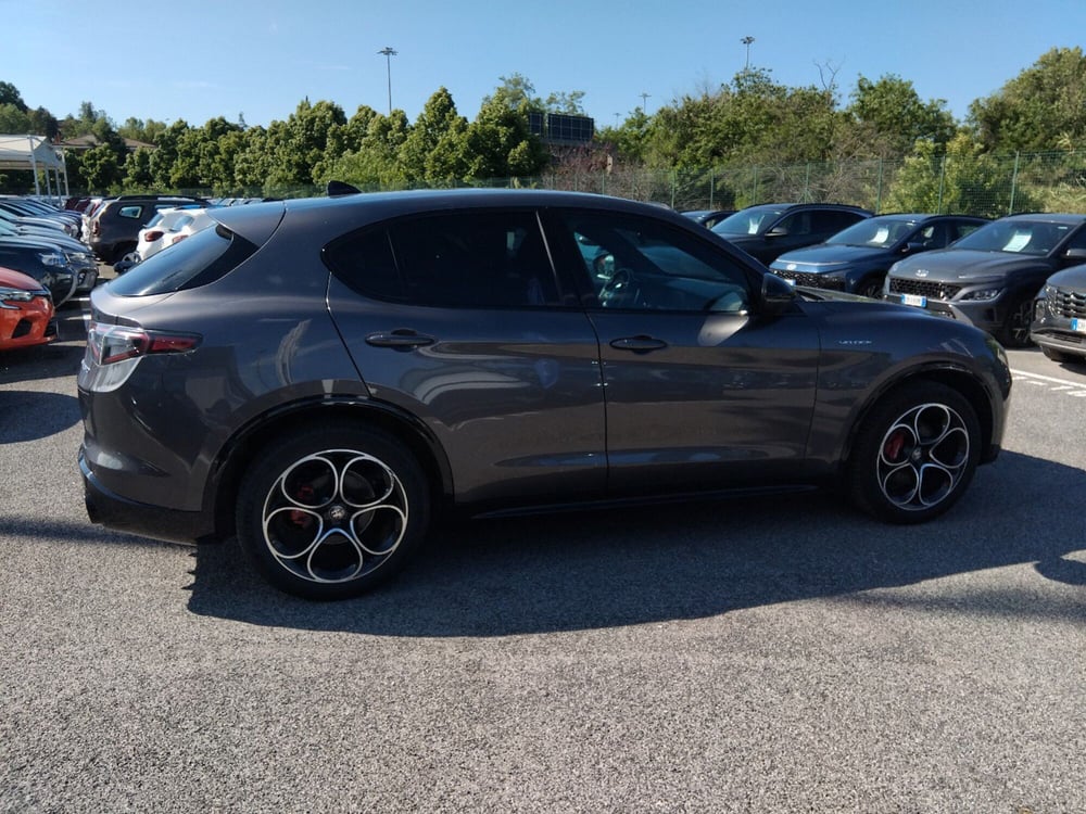 Alfa Romeo Stelvio usata a Latina (6)
