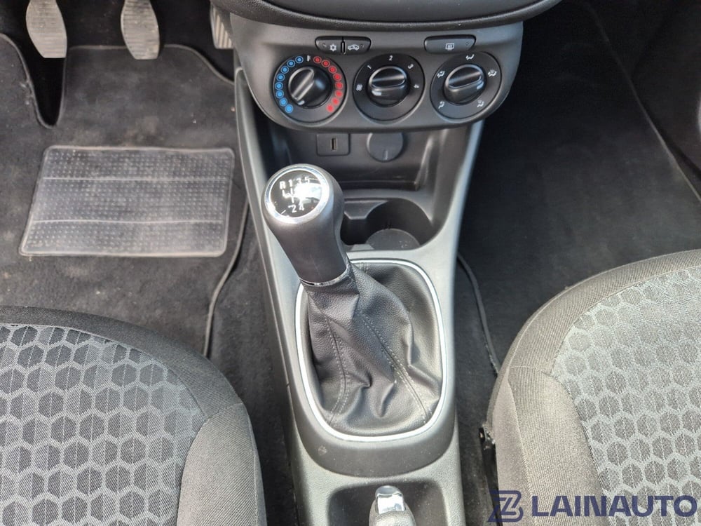 Opel Corsa Coupé usata a Milano (18)