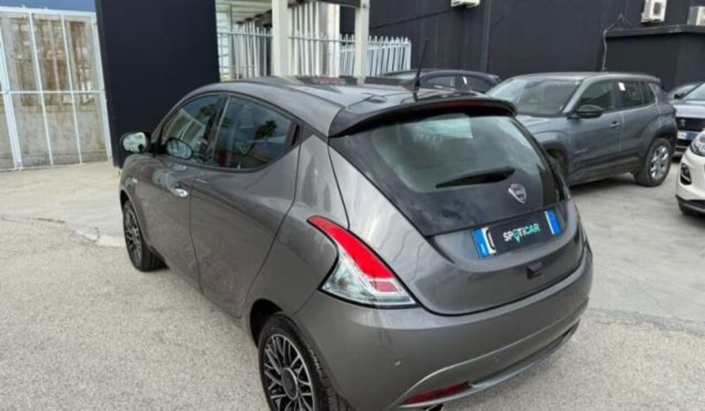 Lancia Ypsilon usata a Salerno (3)