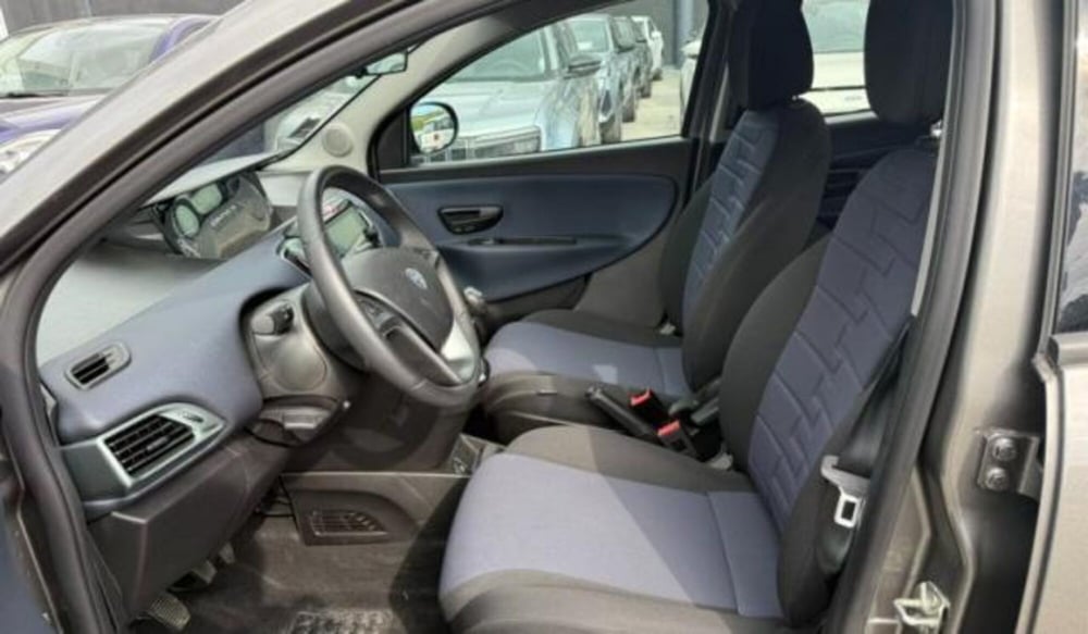 Lancia Ypsilon usata a Salerno (5)