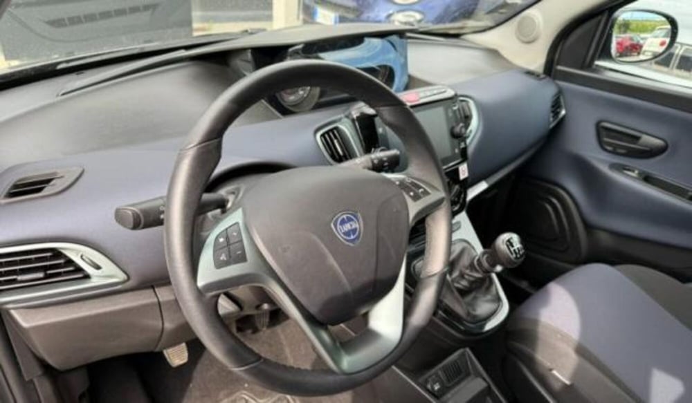 Lancia Ypsilon usata a Salerno (7)
