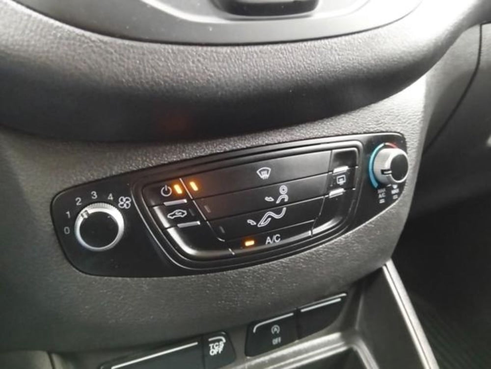Ford Transit Courier usata a Como (12)