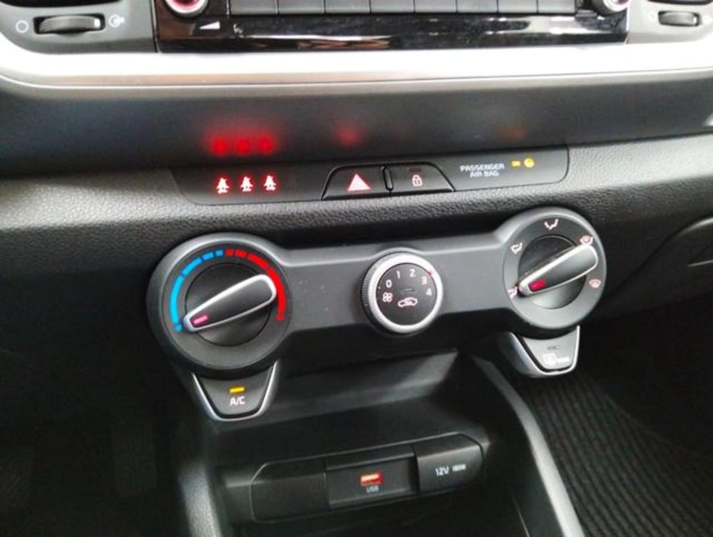 Kia Stonic usata a Como (17)