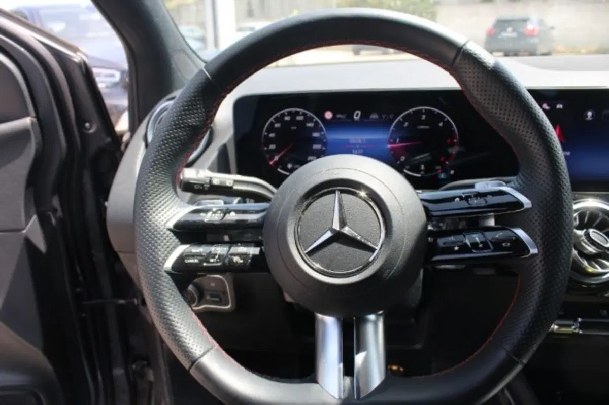 Mercedes-Benz Classe B usata a Lecce (4)