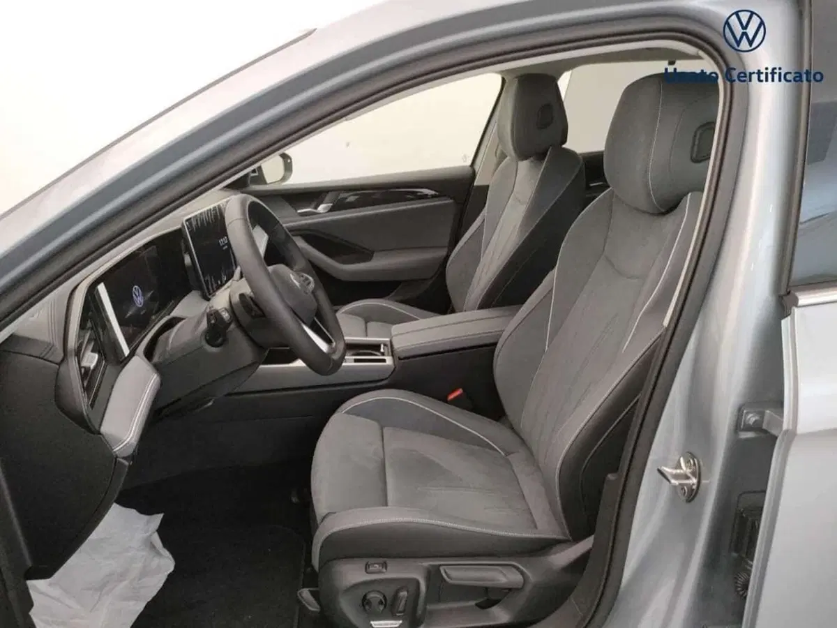 Volkswagen Passat Variant nuova a Varese (10)