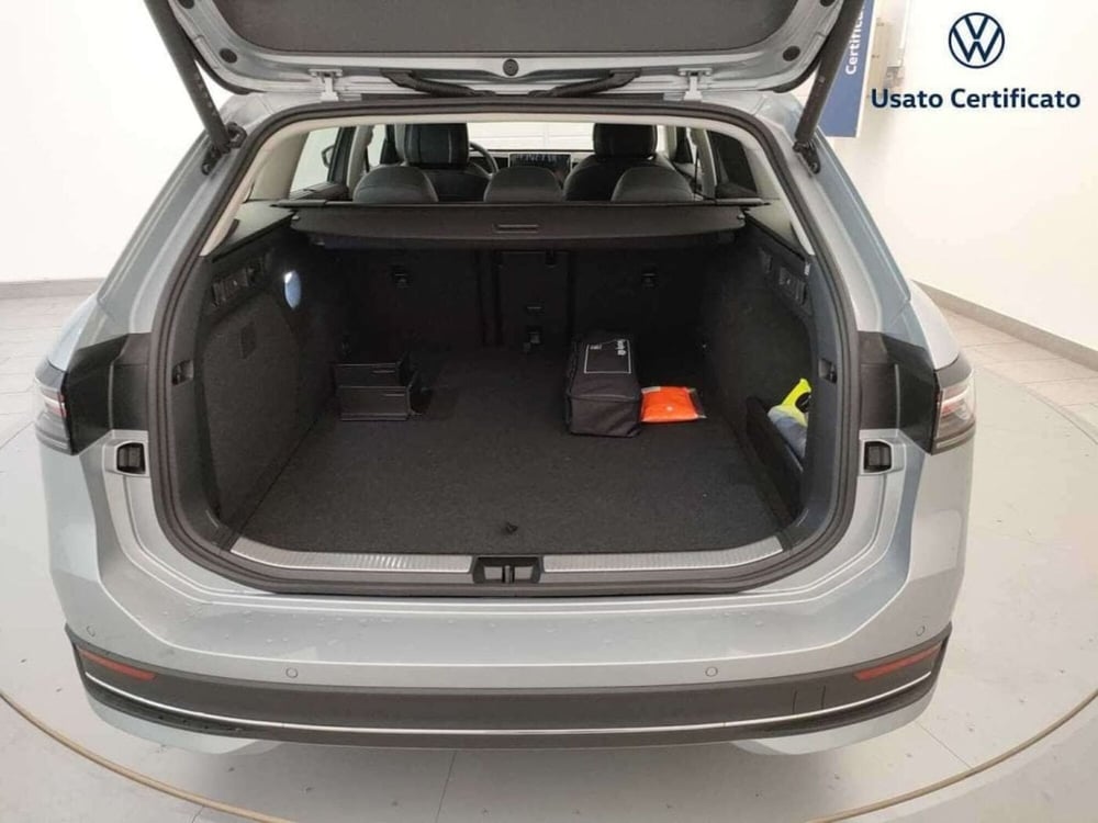 Volkswagen Passat Variant nuova a Varese (9)