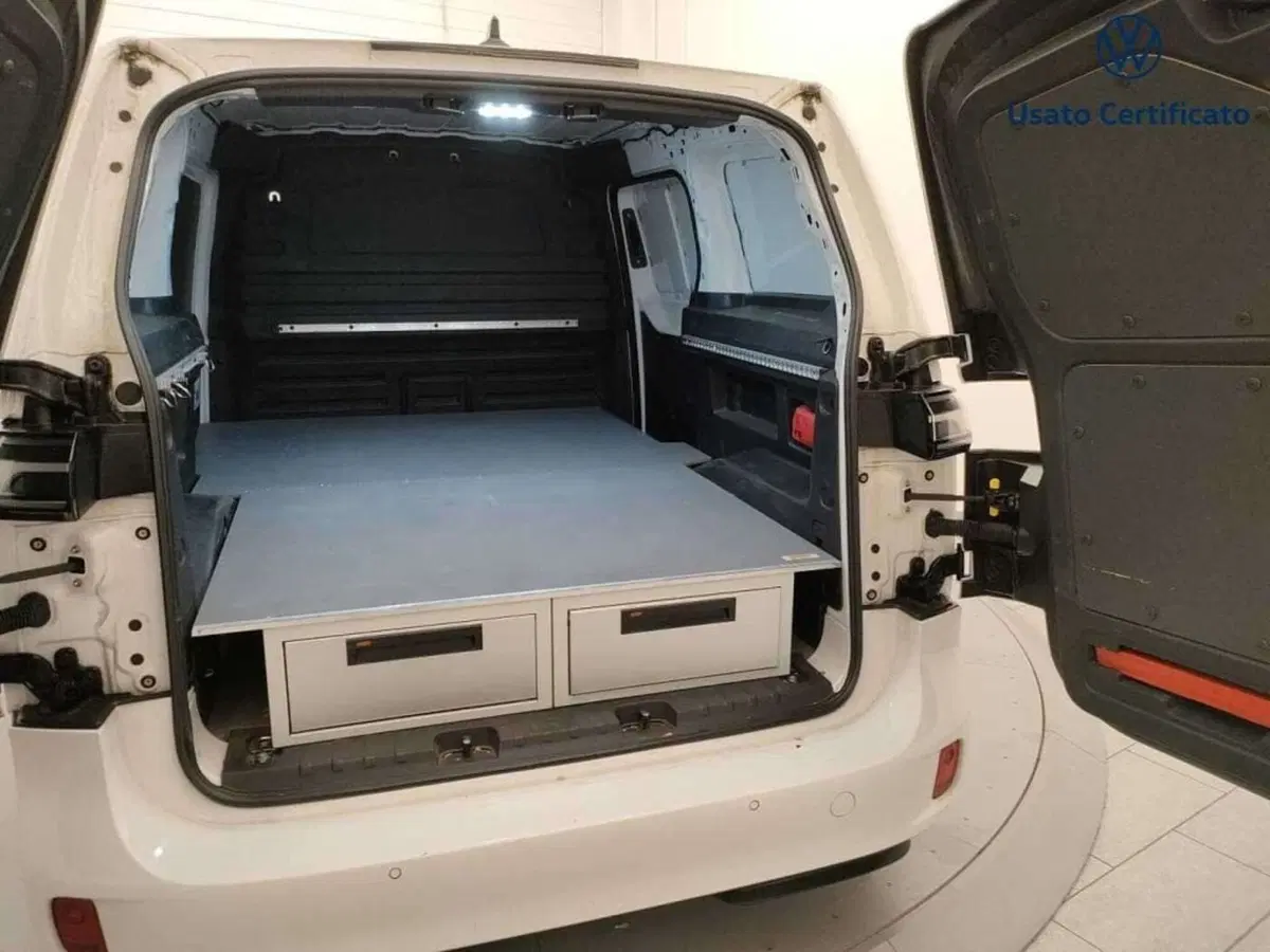 Volkswagen ID.Buzz usata a Varese (9)