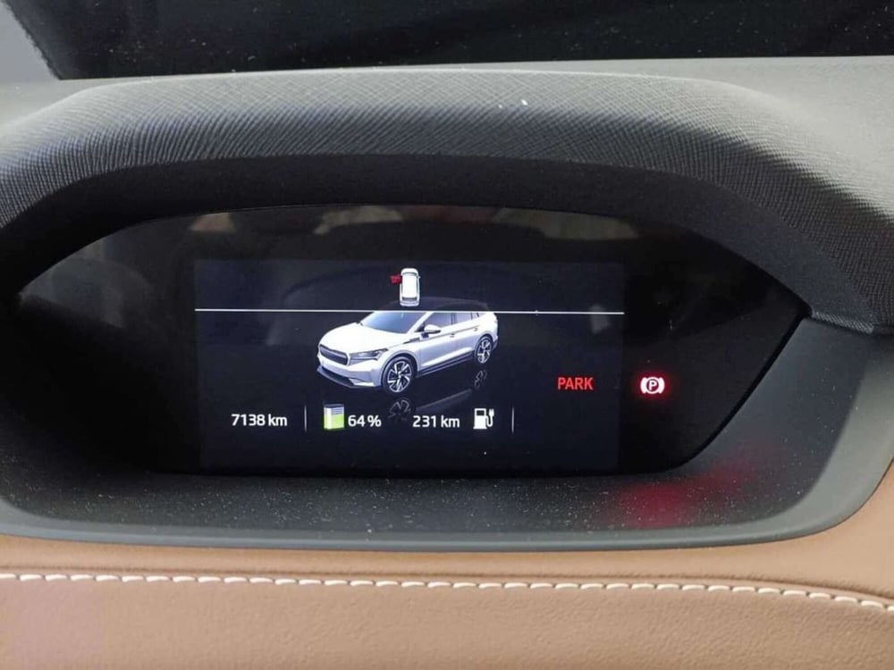 Skoda Enyaq usata a Varese (11)