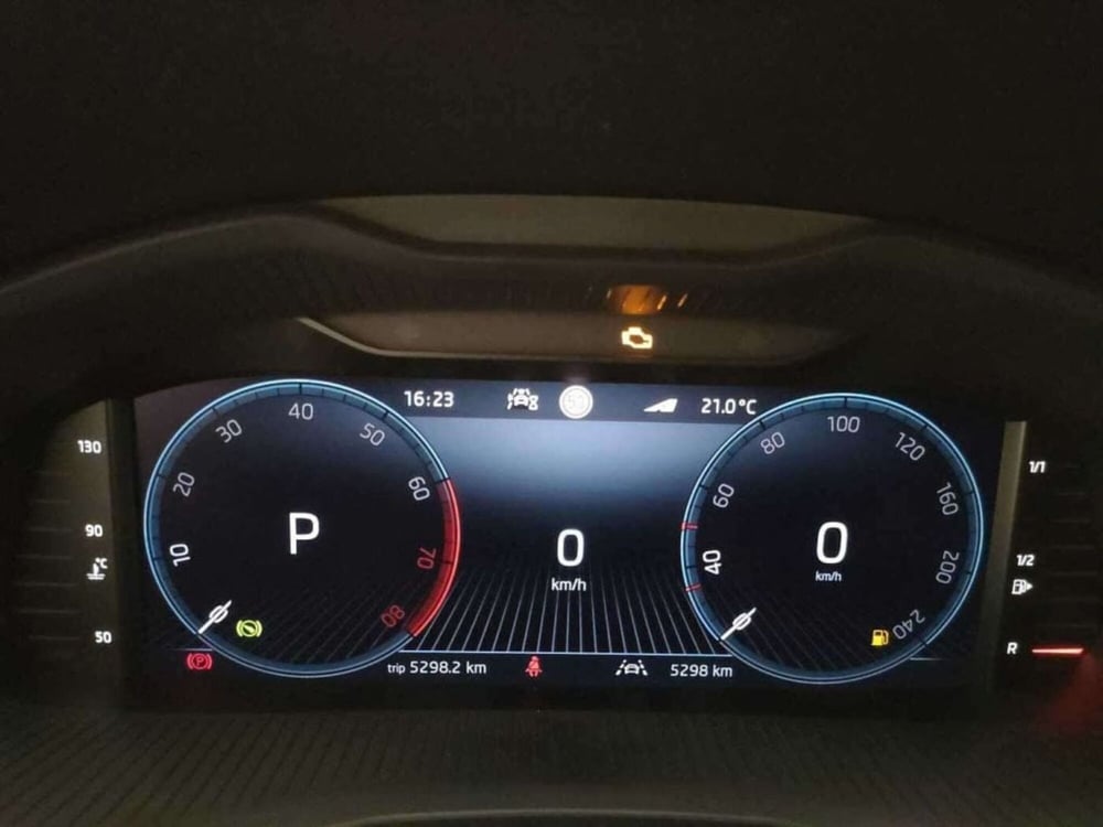 Skoda Kamiq usata a Varese (14)