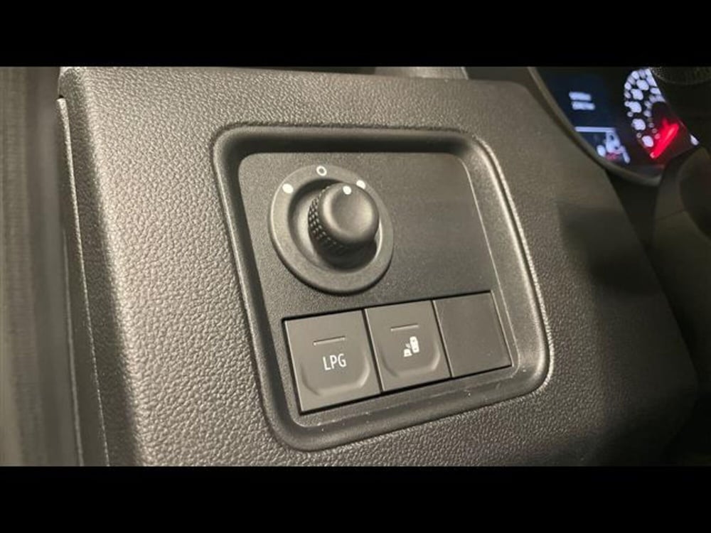 Dacia Duster usata a Varese (14)