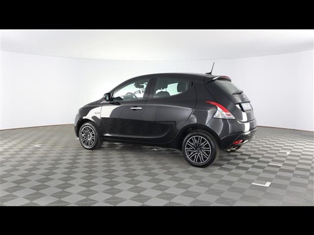 Lancia Ypsilon usata a Piacenza (11)