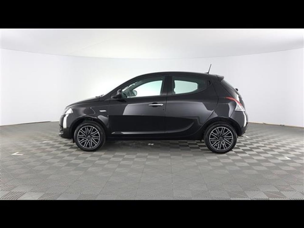 Lancia Ypsilon usata a Piacenza (12)
