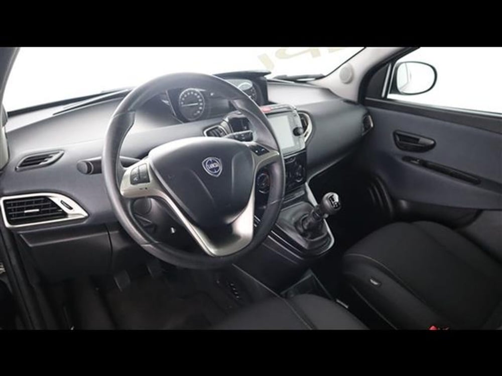 Lancia Ypsilon usata a Piacenza (13)