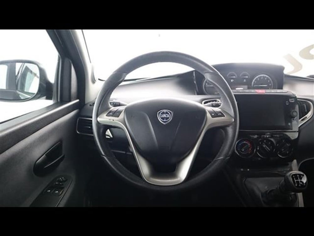 Lancia Ypsilon usata a Piacenza (14)