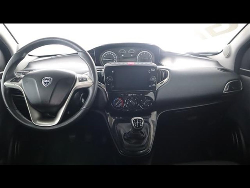 Lancia Ypsilon usata a Piacenza (15)