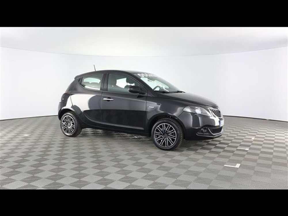 Lancia Ypsilon usata a Piacenza (5)