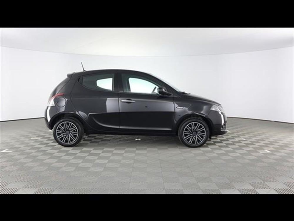 Lancia Ypsilon usata a Piacenza (6)