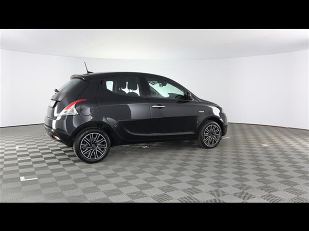 Lancia Ypsilon usata a Piacenza (7)