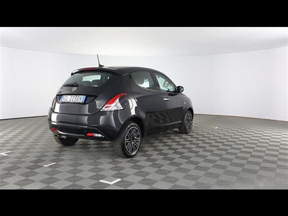 Lancia Ypsilon usata a Piacenza (8)