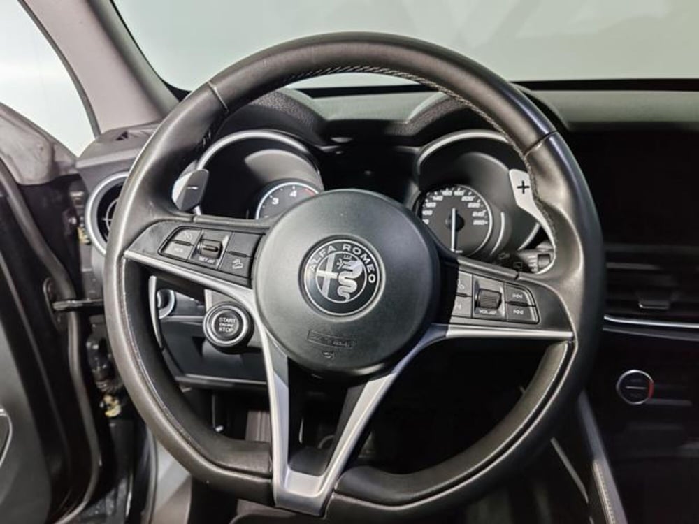 Alfa Romeo Stelvio usata a Torino (11)