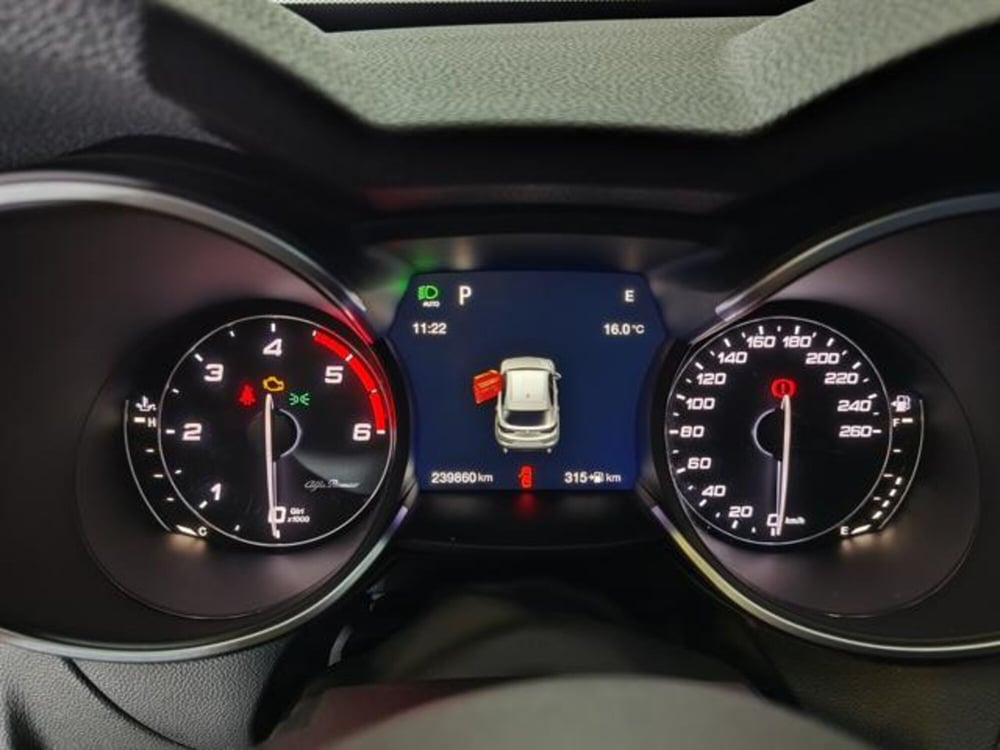Alfa Romeo Stelvio usata a Torino (12)