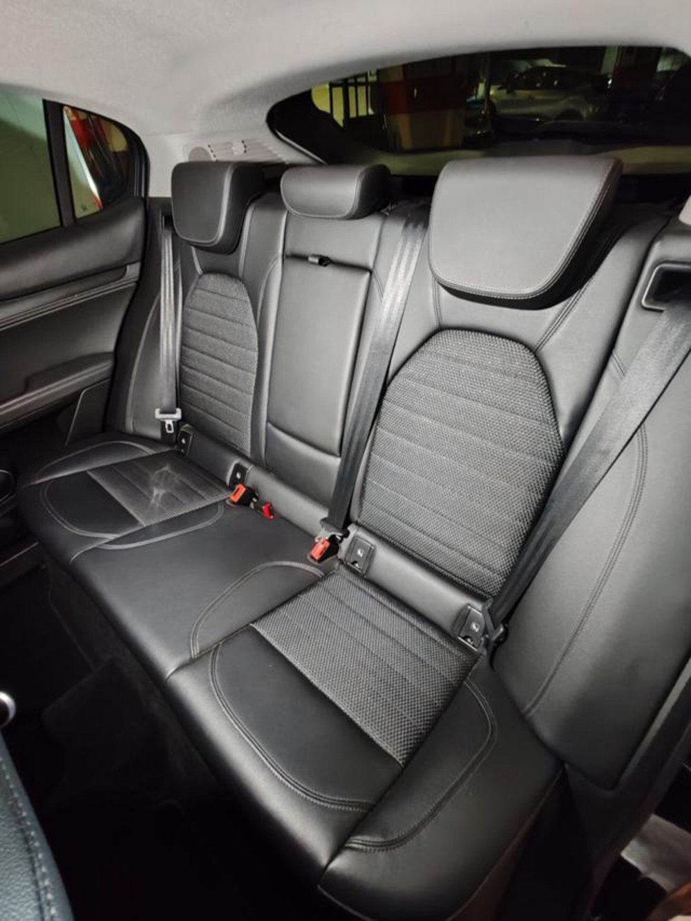 Alfa Romeo Stelvio usata a Torino (18)