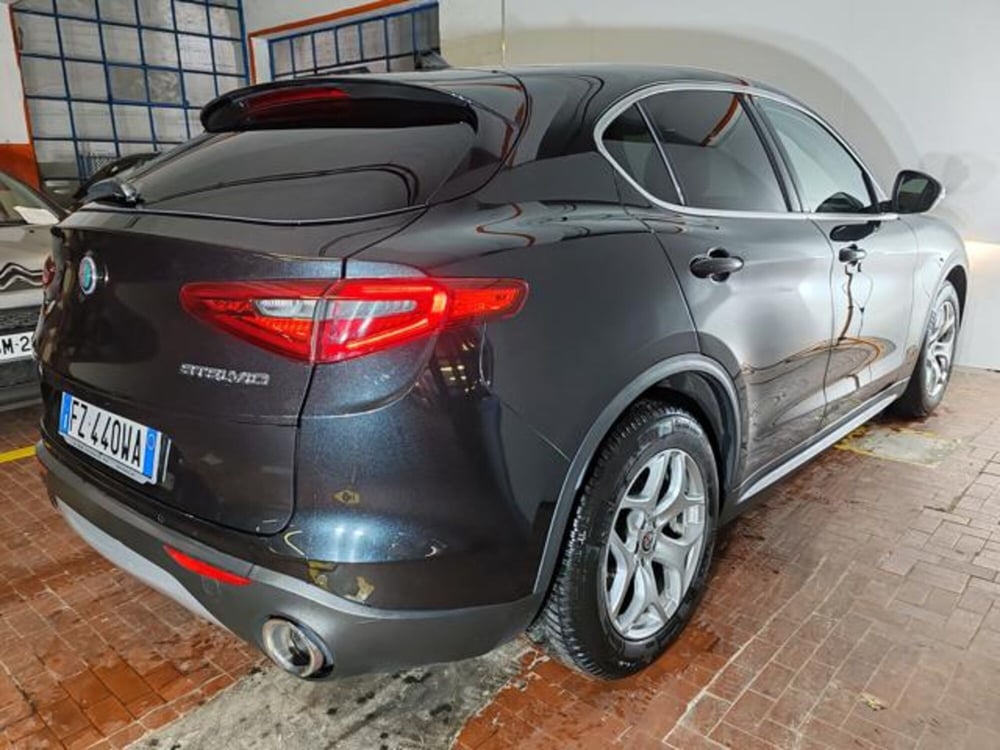 Alfa Romeo Stelvio usata a Torino (4)