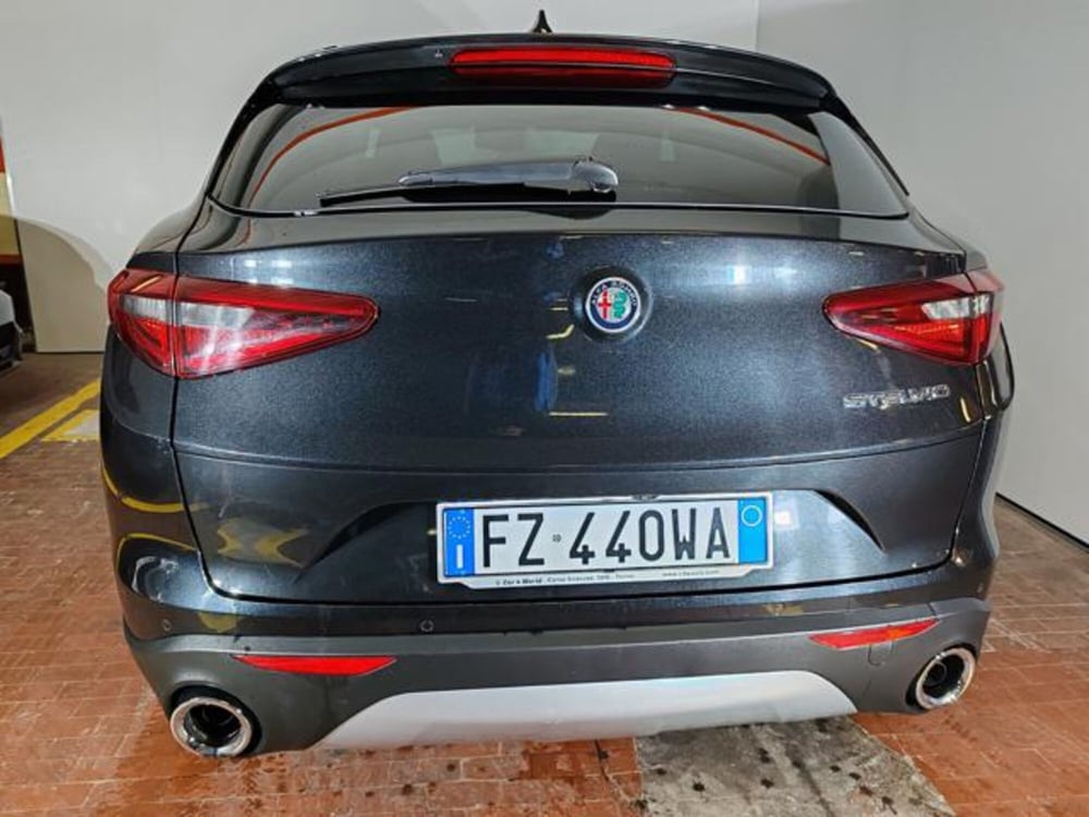 Alfa Romeo Stelvio usata a Torino (5)