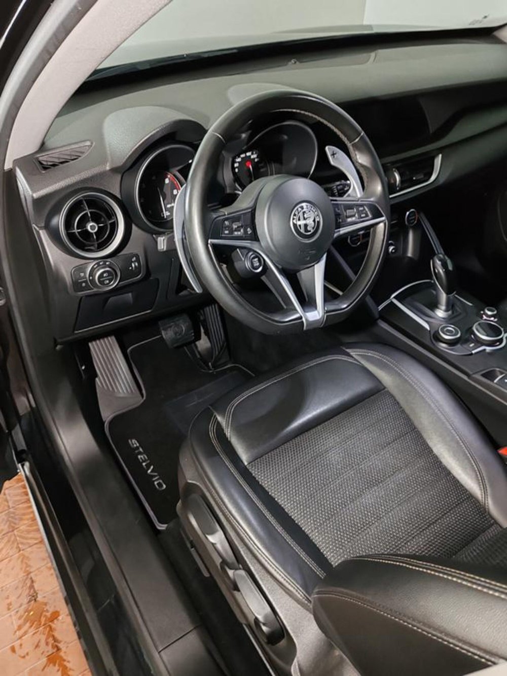 Alfa Romeo Stelvio usata a Torino (8)