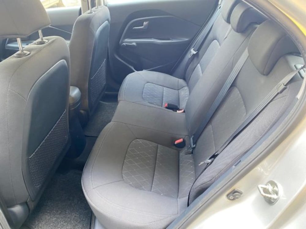 Kia Rio usata a Milano (14)