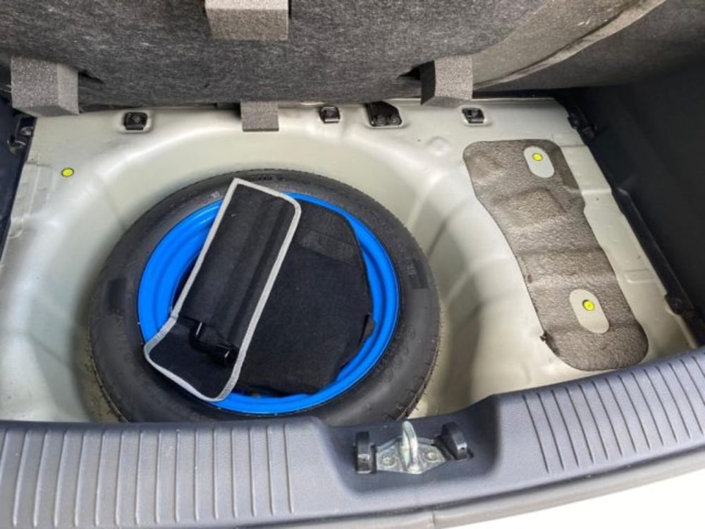 Kia Rio usata a Milano (16)