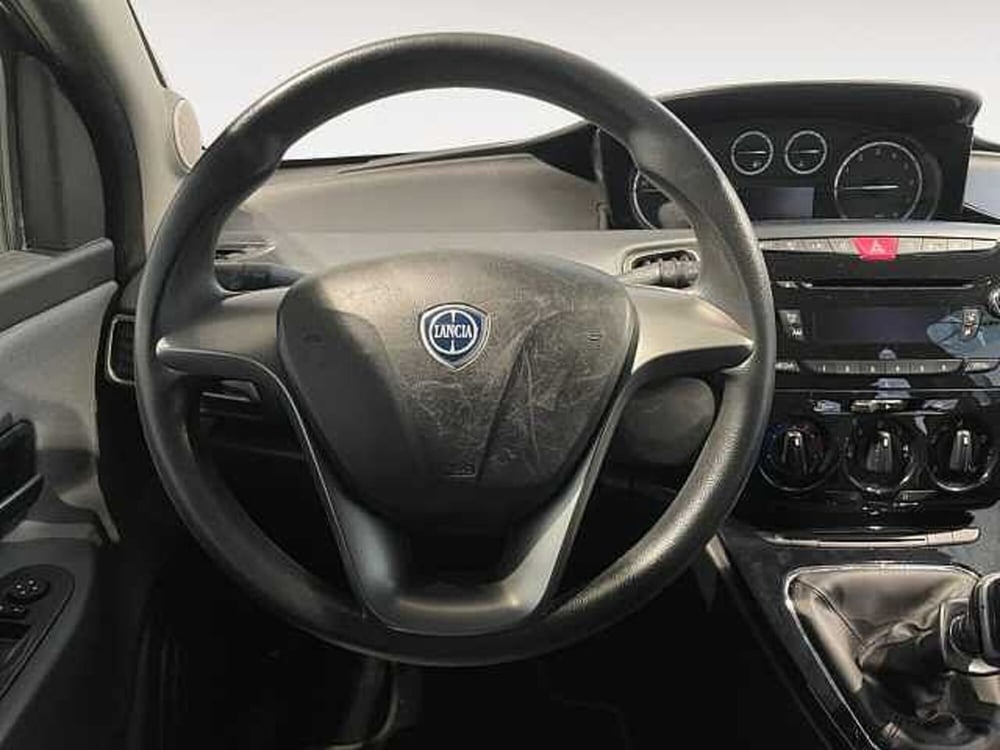 Lancia Ypsilon usata a Ravenna (12)