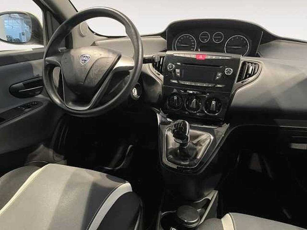 Lancia Ypsilon usata a Ravenna (7)