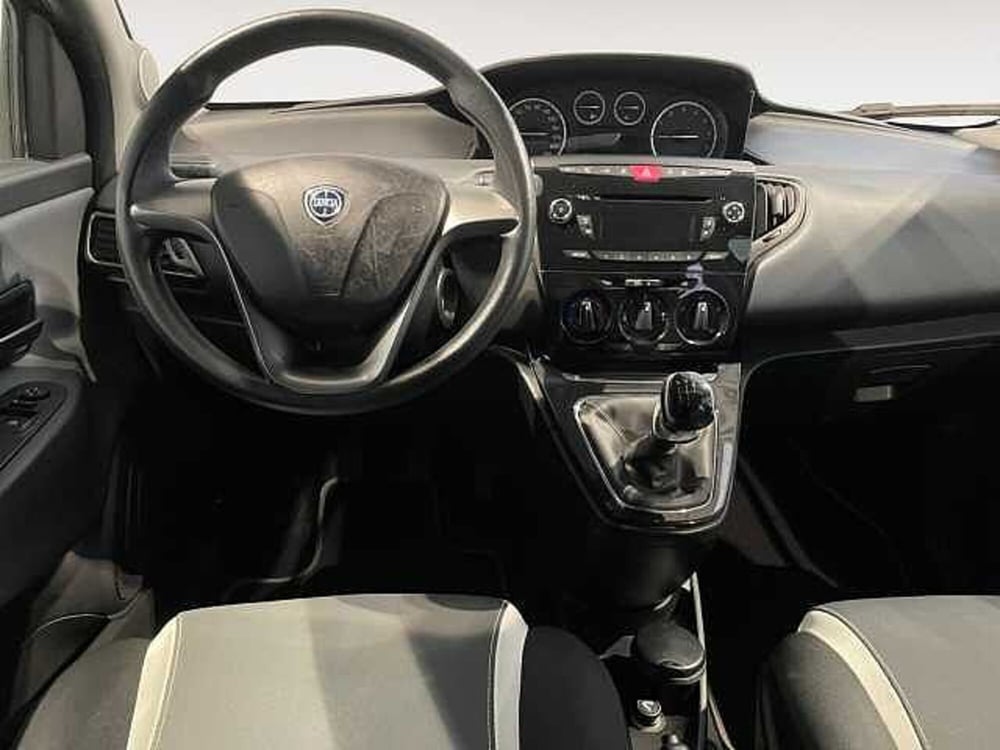 Lancia Ypsilon usata a Ravenna (8)